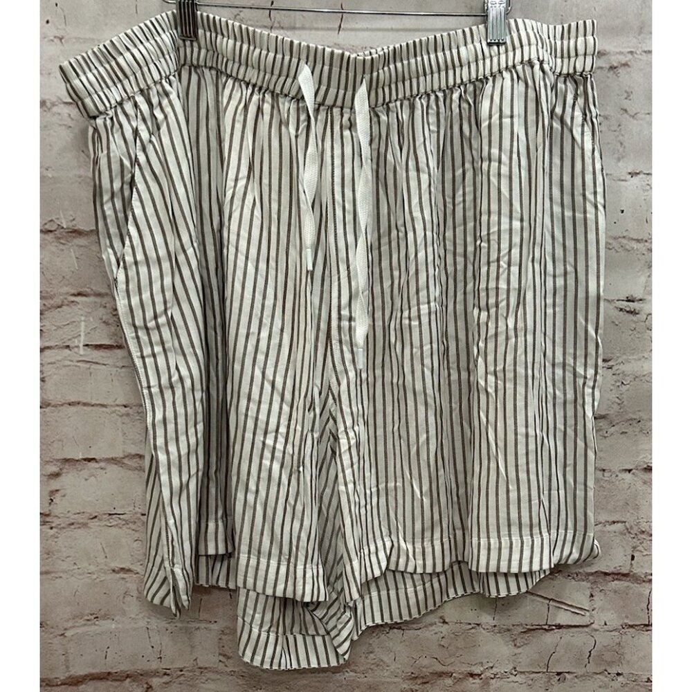 Universal Standard Easy Elastic Waist Pull On Shorts White Tan Stripe XL (26/28)